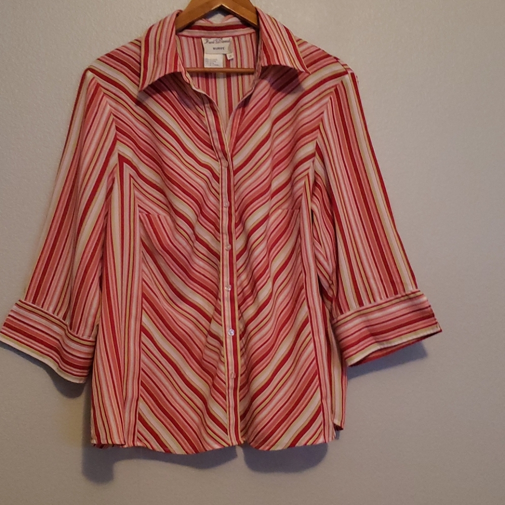🔵2 for $15 Fred David Red, Pink, Green Button Top
